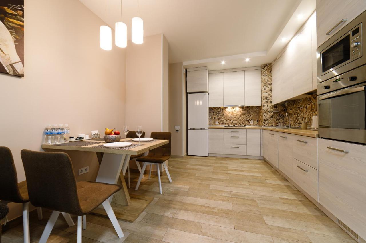 New Chornovola Apartment Λβιβ Εξωτερικό φωτογραφία